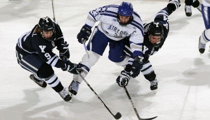 开云下载-意甲焦点战，老鹰正面击溃深圳队，战术纪律与意志力的双重胜利
