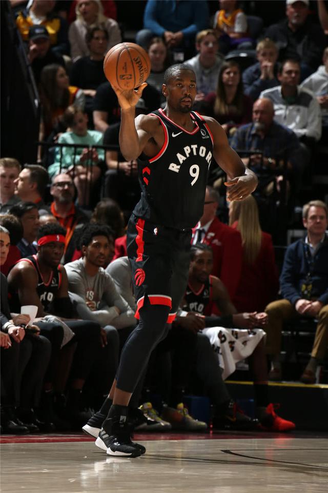 新疆队横扫爵士,西亚卡姆统治全场 新疆队横扫爵士,西亚卡姆统治全场