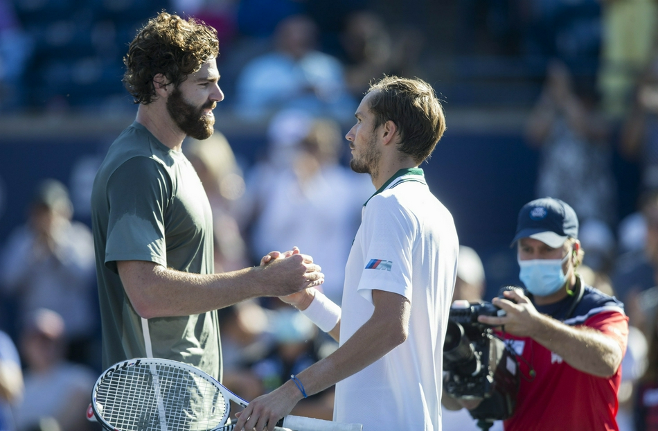 拉沃尔杯逆转法网，梅德韦杰夫带队取胜